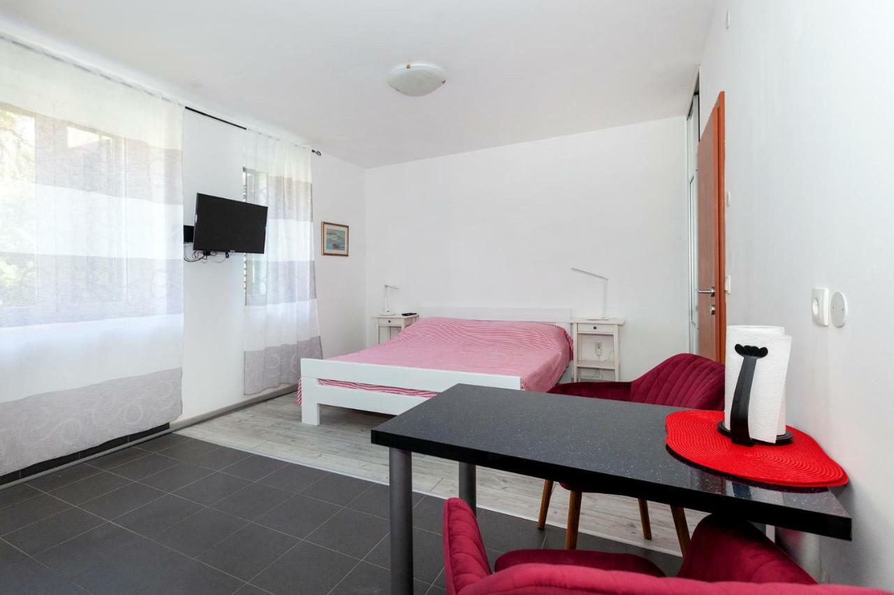 Studio Apartment Toma Split Bagian luar foto
